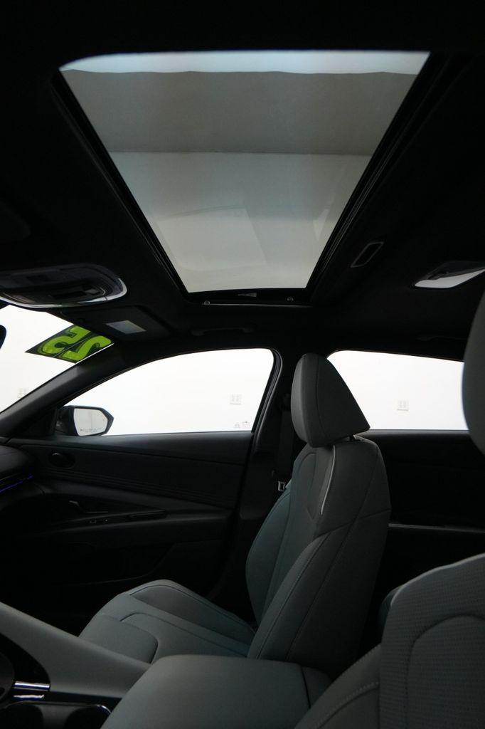 2025 Hyundai Elantra Limited - Photo 21