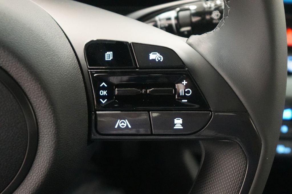 2025 Hyundai Elantra Limited - Photo 44