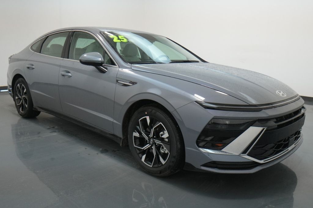2025 Hyundai Sonata SEL's photo