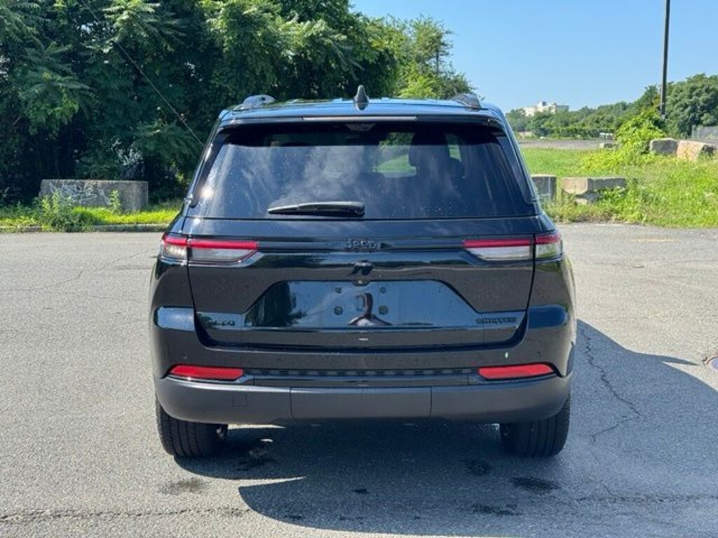 Used 2023 Jeep Grand Cherokee Limited SUV