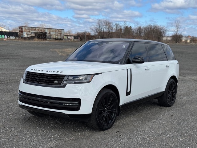 2023 Land Rover Range Rover SE's photo