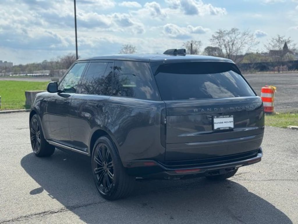 New 2026 Land Rover Range Rover P530 SE SUV