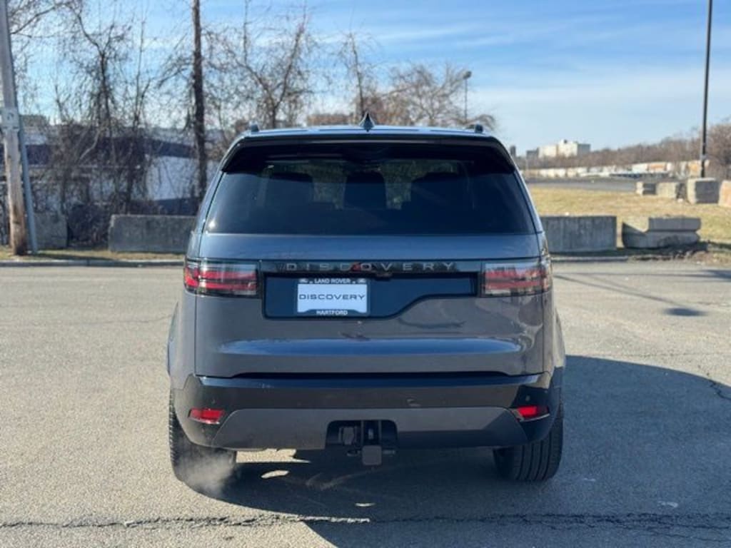 New 2025 Land Rover Discovery P360 Dynamic SE SUV