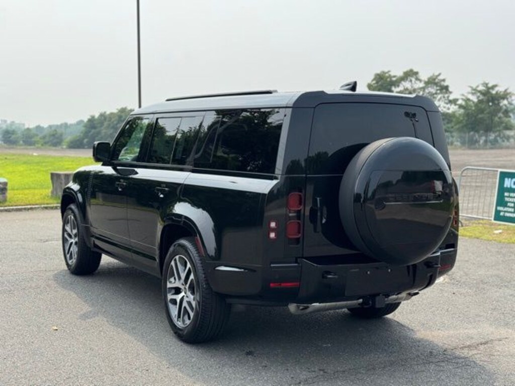 New 2025 Land Rover Defender 130 X-Dynamic SE SUV