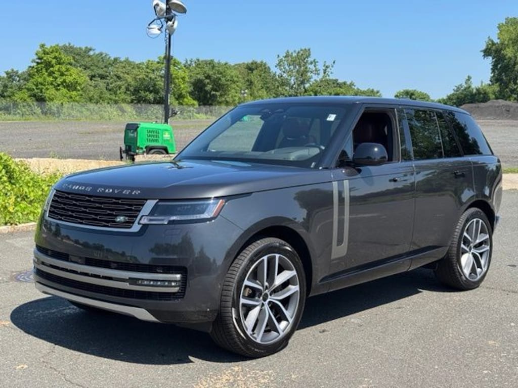 New 2026 Land Rover Range Rover P400 SE SUV