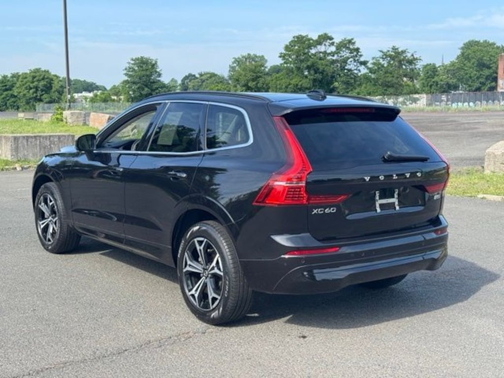 Used 2022 Volvo XC60 B5 Momentum SUV