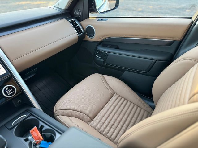 2025 Land Rover Discovery Metropolitan Edition - Photo 12