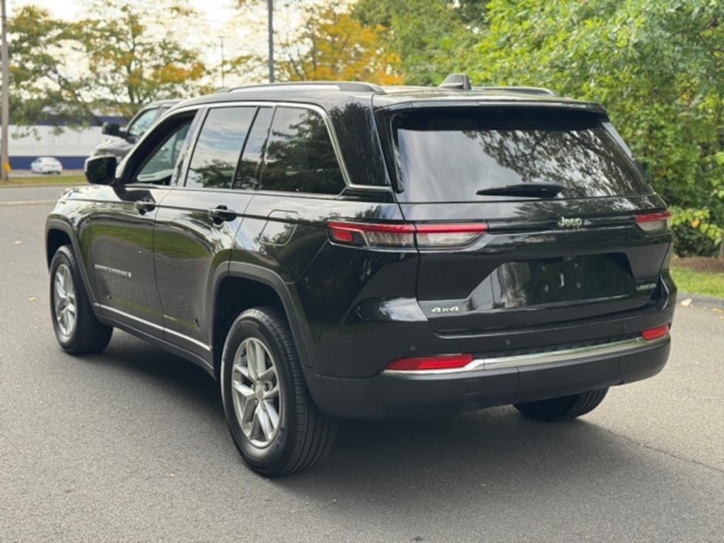 Used 2023 Jeep Grand Cherokee Laredo SUV