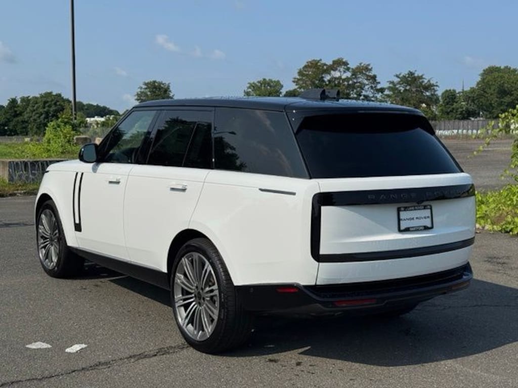New 2026 Land Rover Range Rover P400 SE SUV