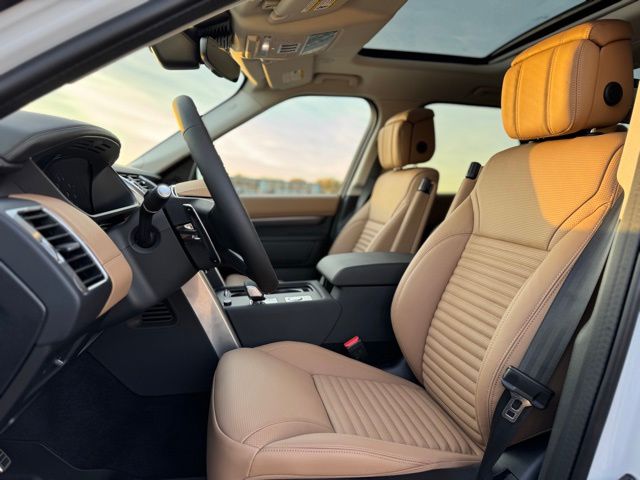 2025 Land Rover Discovery Metropolitan Edition - Photo 14