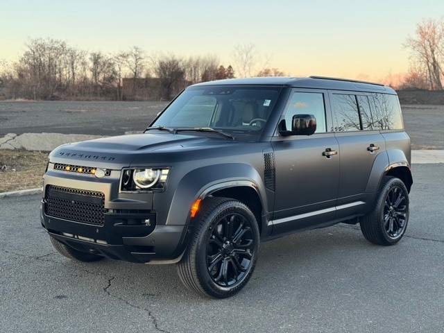 2026 Land Rover Defender OCTA Black's photo