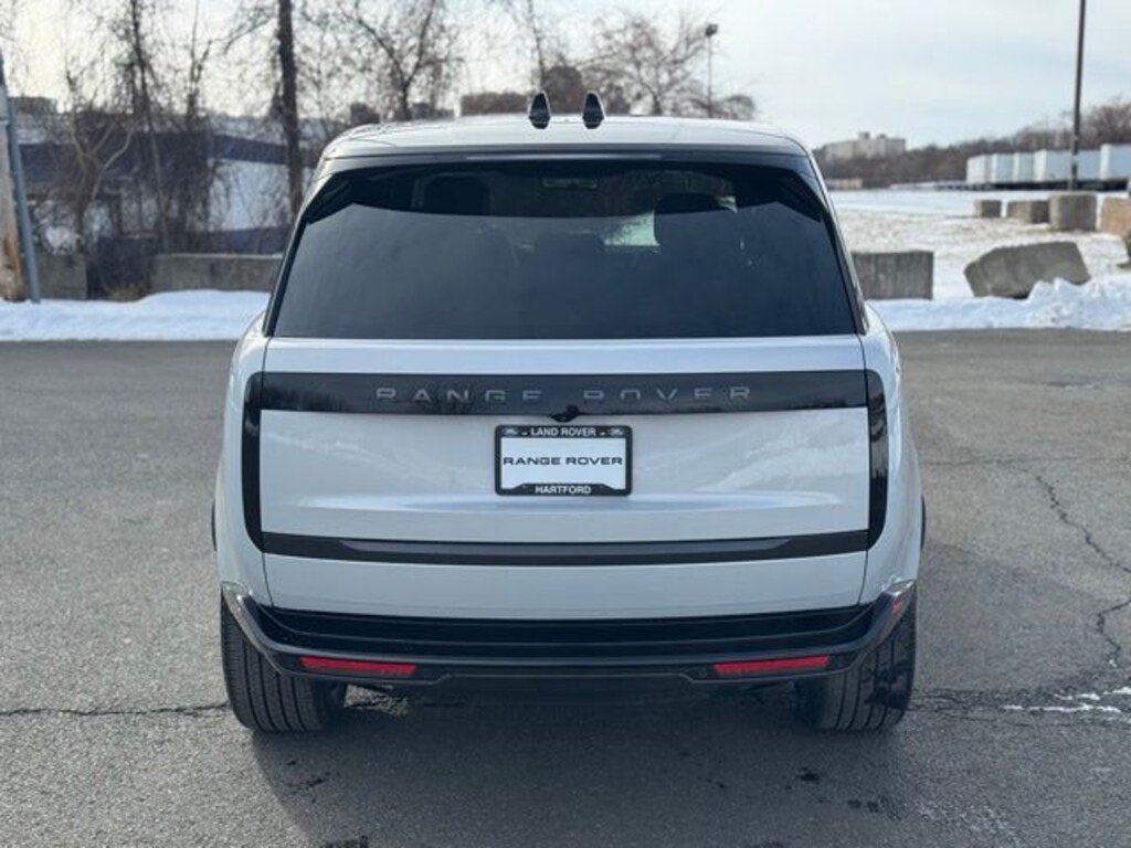 New 2026 Land Rover Range Rover P400 SE SUV