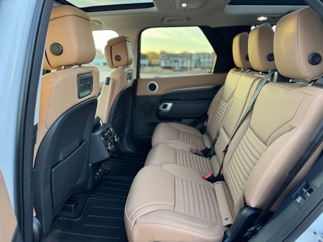 2025 Land Rover Discovery Metropolitan Edition - Photo 11