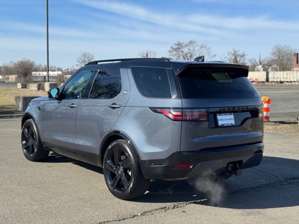 New 2025 Land Rover Discovery P360 Dynamic SE SUV