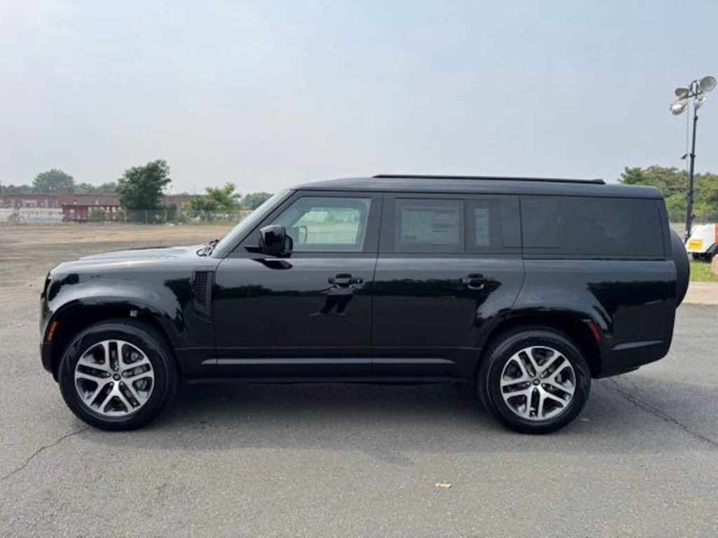 New 2025 Land Rover Defender 130 X-Dynamic SE SUV