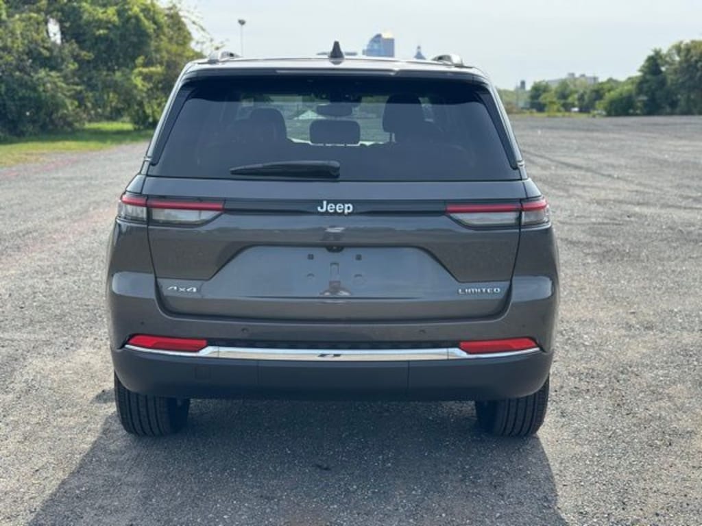 Used 2023 Jeep Grand Cherokee Limited SUV