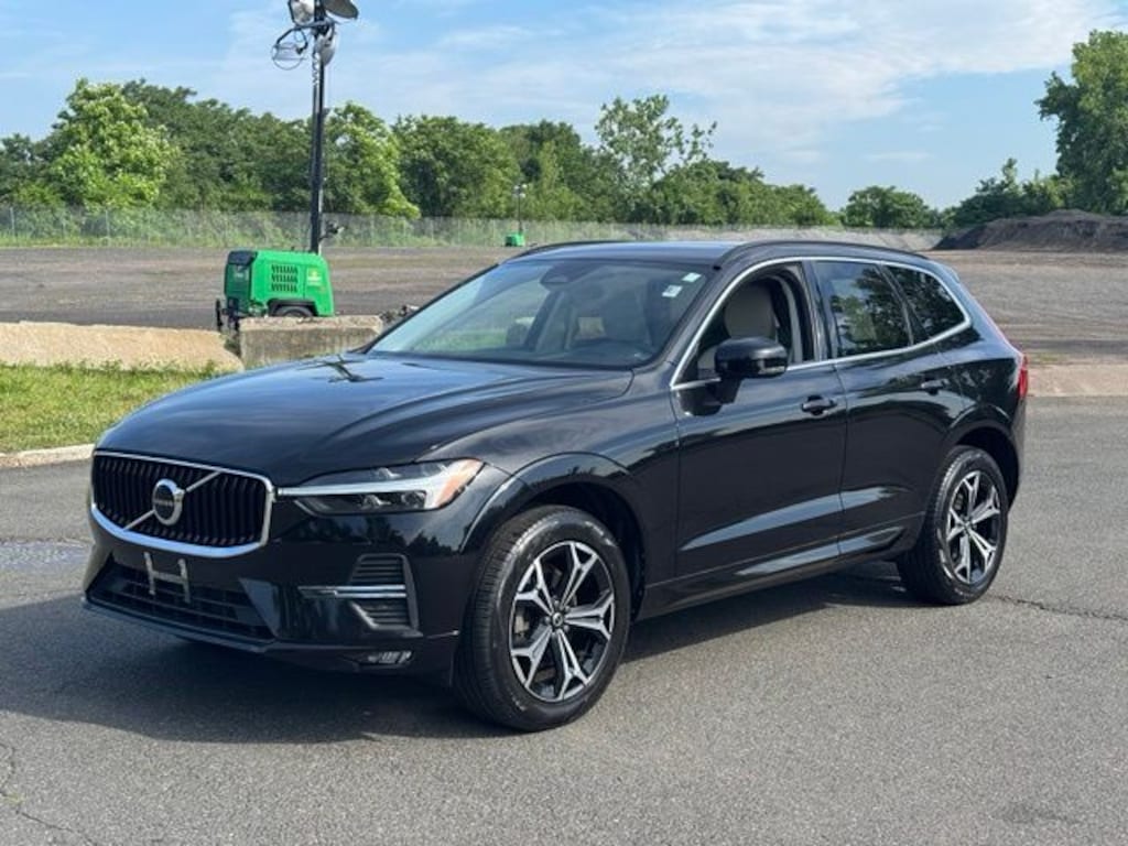 Used 2022 Volvo XC60 B5 Momentum SUV