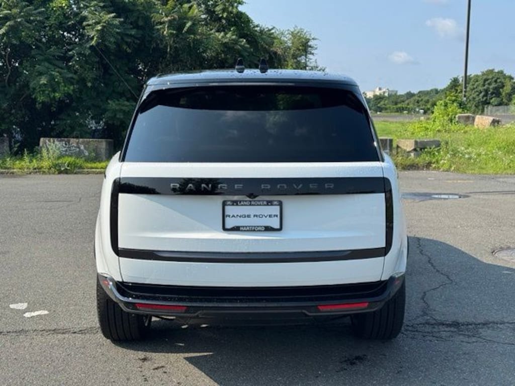 New 2026 Land Rover Range Rover P400 SE SUV