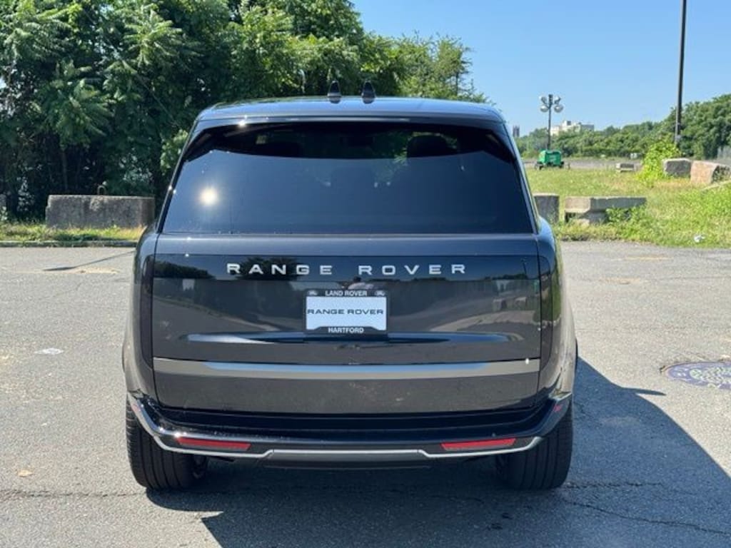 New 2026 Land Rover Range Rover P400 SE SUV