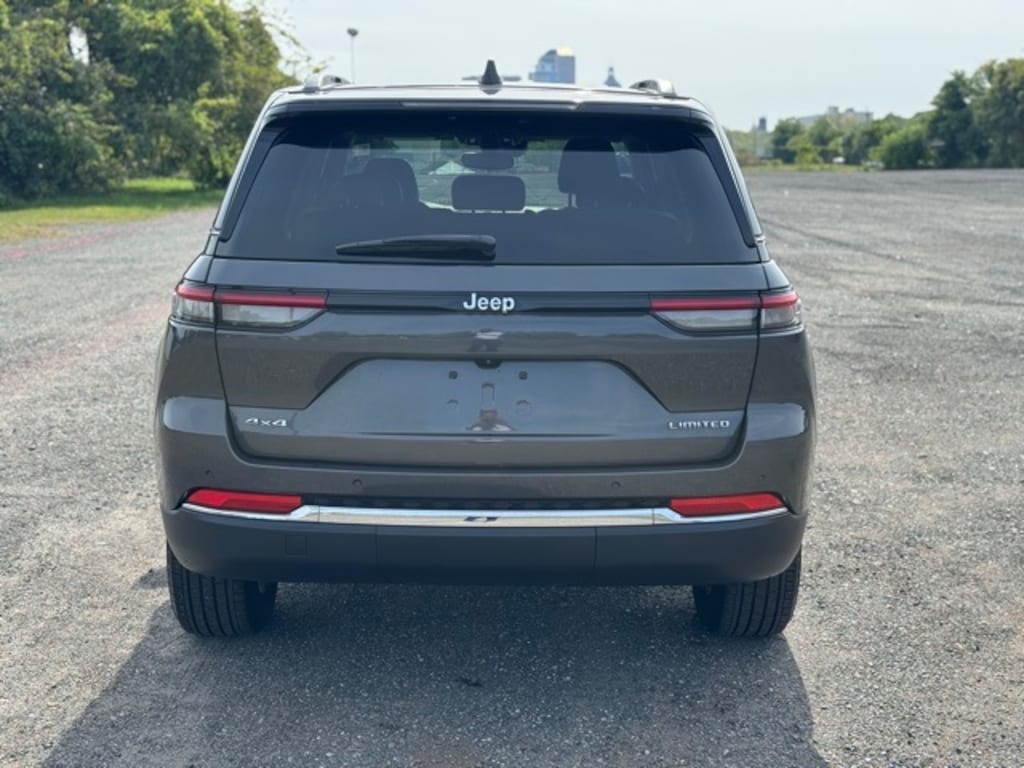 Used 2023 Jeep Grand Cherokee Limited SUV