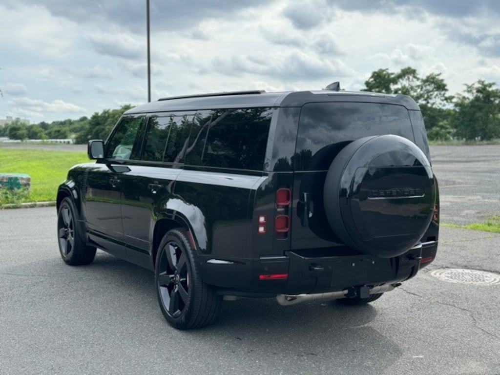 New 2025 Land Rover Defender 130 X-Dynamic SE SUV