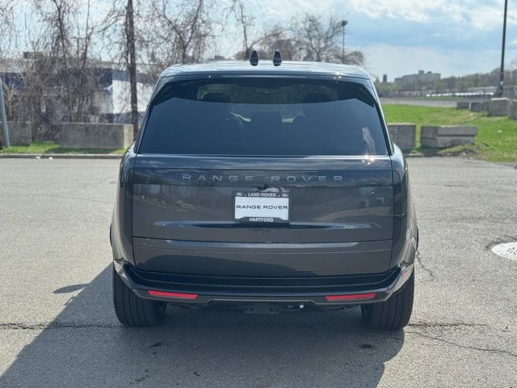 New 2026 Land Rover Range Rover P530 SE SUV