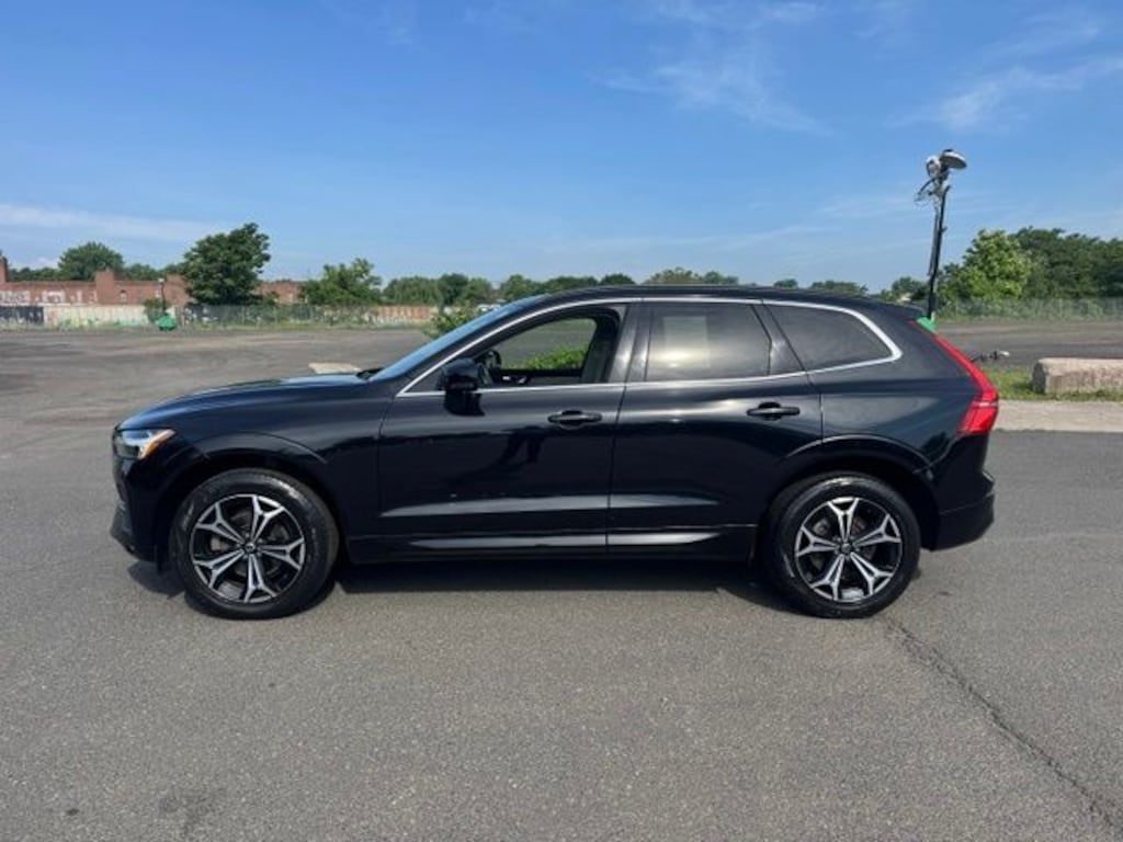 Used 2022 Volvo XC60 B5 Momentum SUV