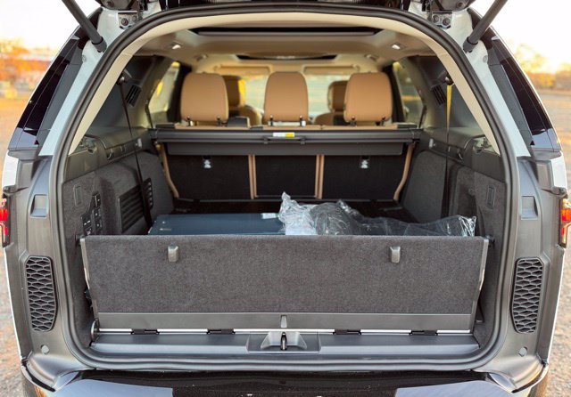 2025 Land Rover Discovery Metropolitan Edition - Photo 10