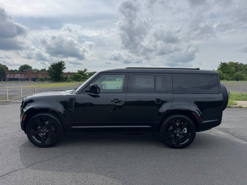 New 2025 Land Rover Defender 130 X-Dynamic SE SUV