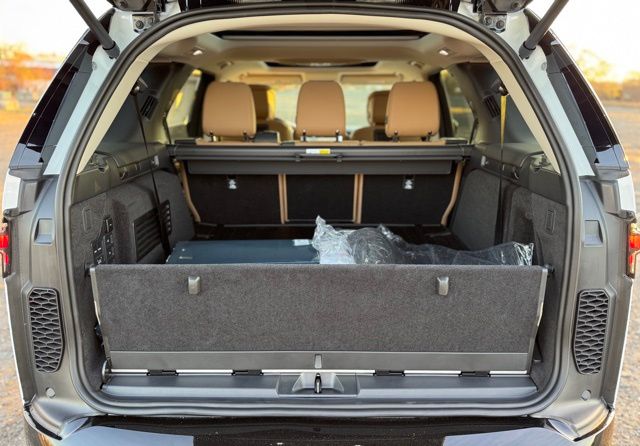 2025 Land Rover Discovery Metropolitan Edition - Photo 10
