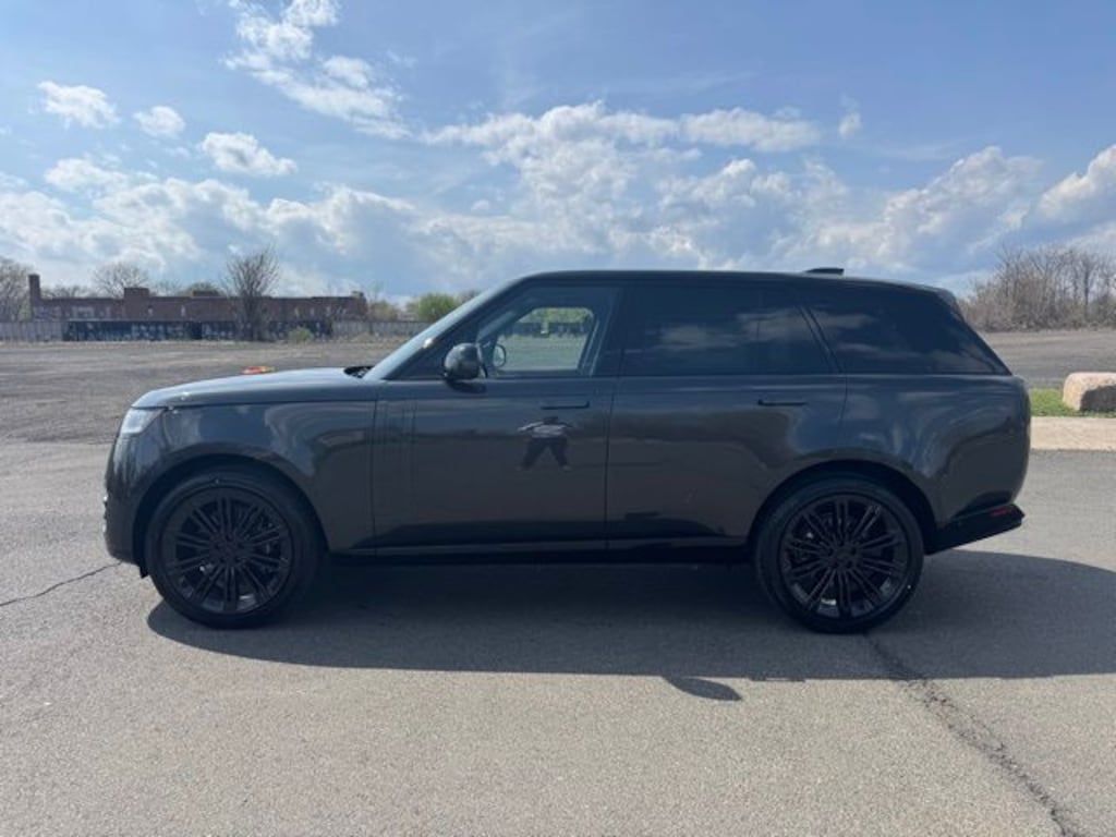 New 2026 Land Rover Range Rover P530 SE SUV