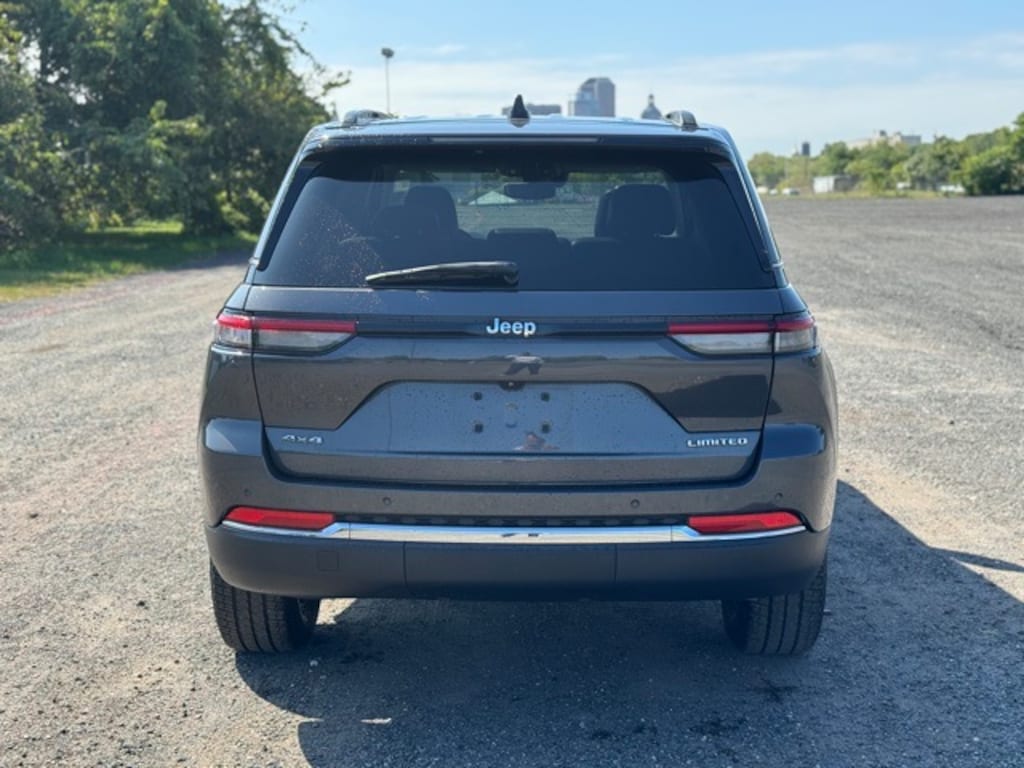 Used 2022 Jeep Grand Cherokee Limited SUV