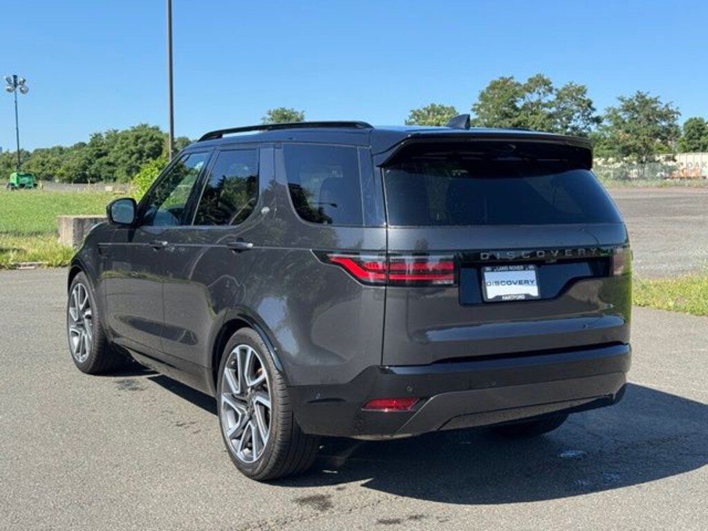 Certified 2025 Land Rover Discovery Dynamic SE SUV