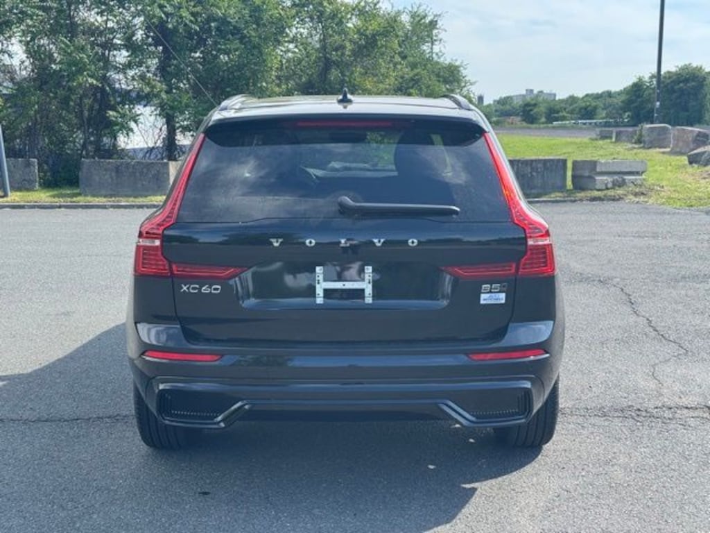 Used 2025 Volvo XC60 B5 Core SUV