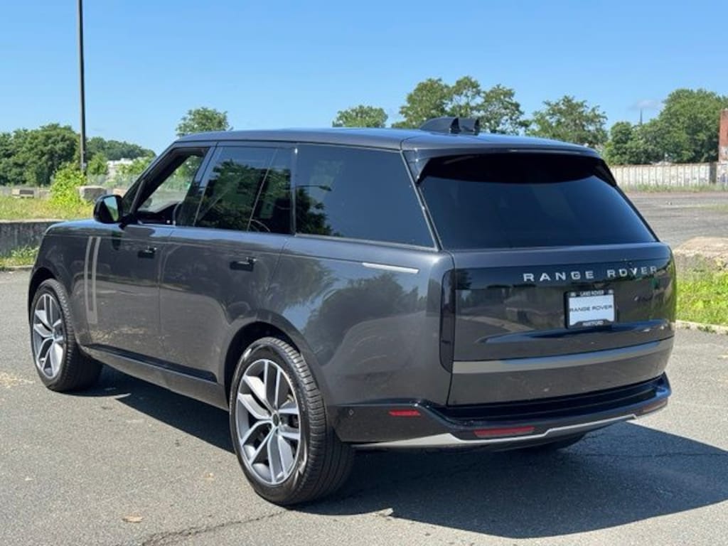 New 2026 Land Rover Range Rover P400 SE SUV