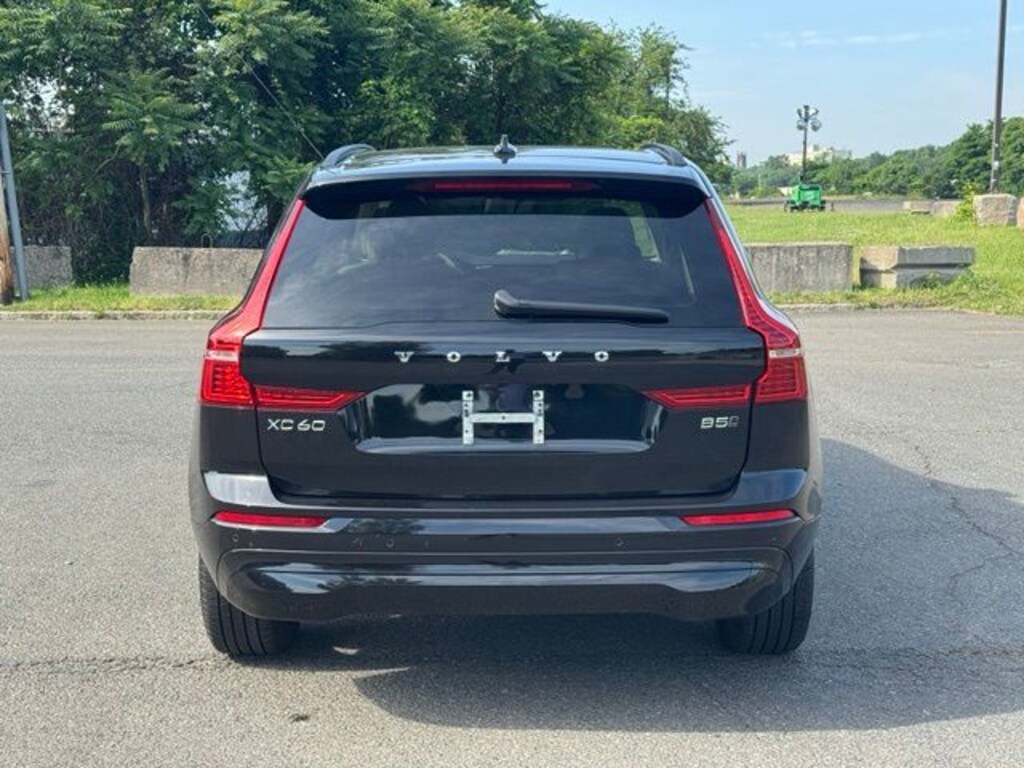 Used 2022 Volvo XC60 B5 Momentum SUV