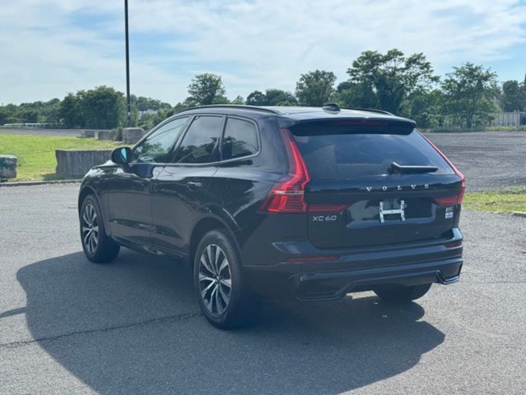 Used 2025 Volvo XC60 B5 Core SUV