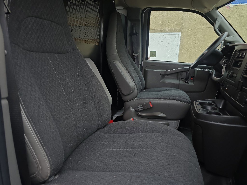 2024 GMC Savana Cargo Work Van - Photo 26