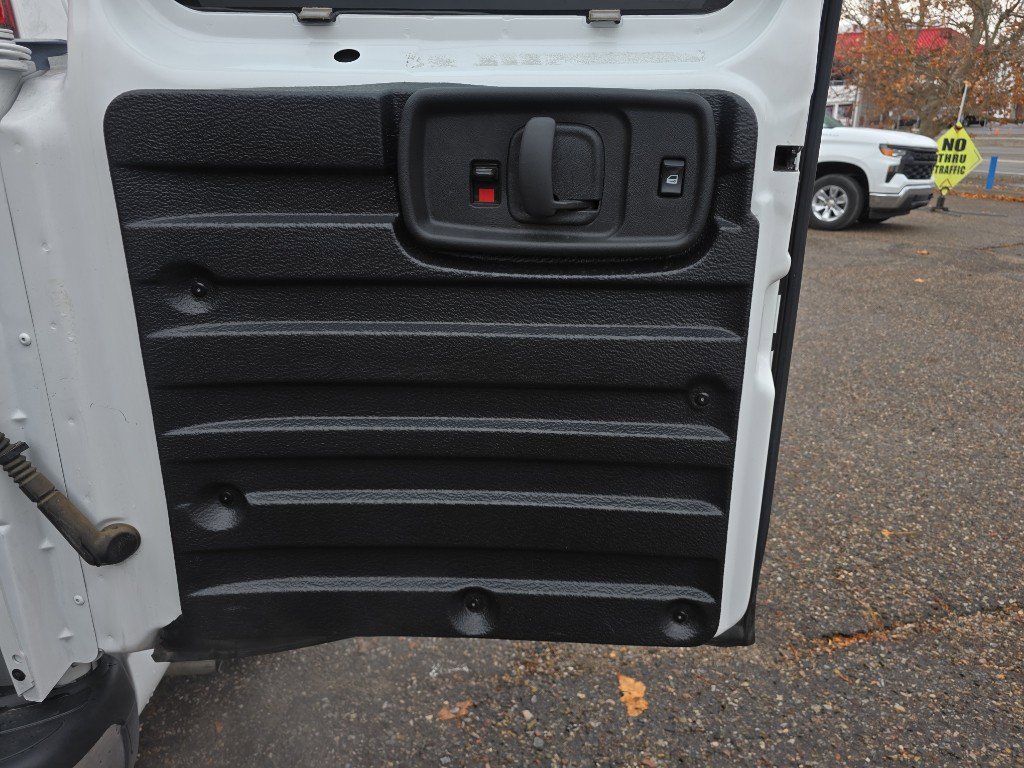 2024 GMC Savana Cargo Work Van - Photo 31