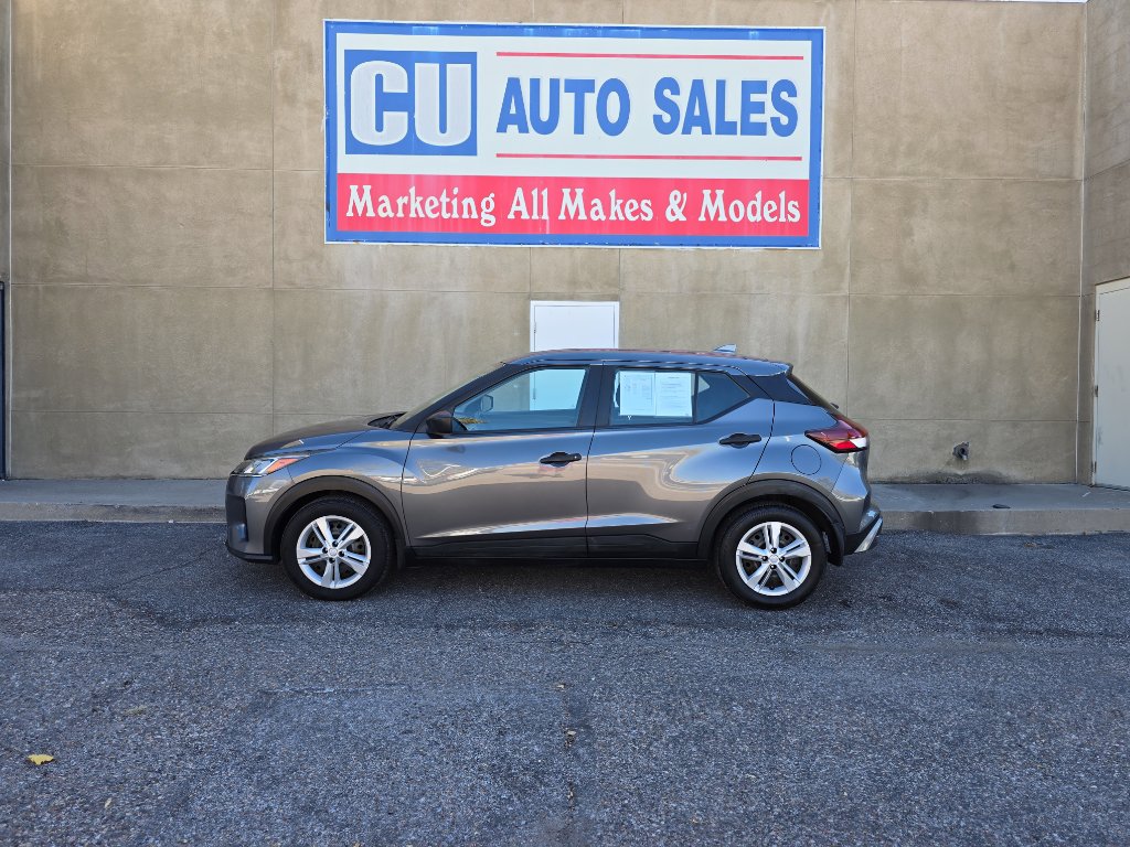 2021 Nissan Kicks S photo 2