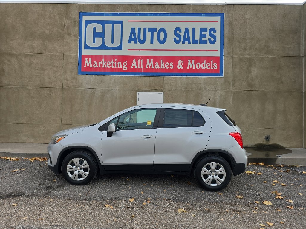 2017 Chevrolet Trax LS photo 3