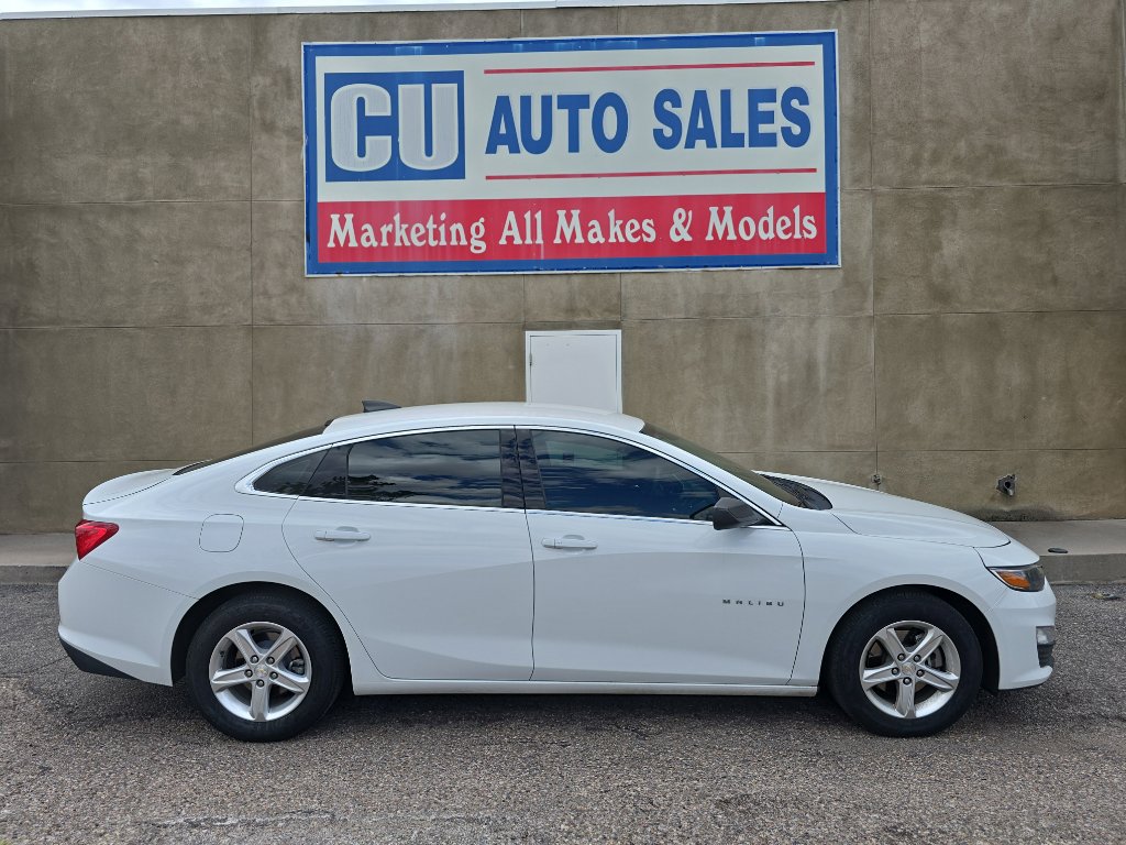2019 Chevrolet Malibu LS photo 2