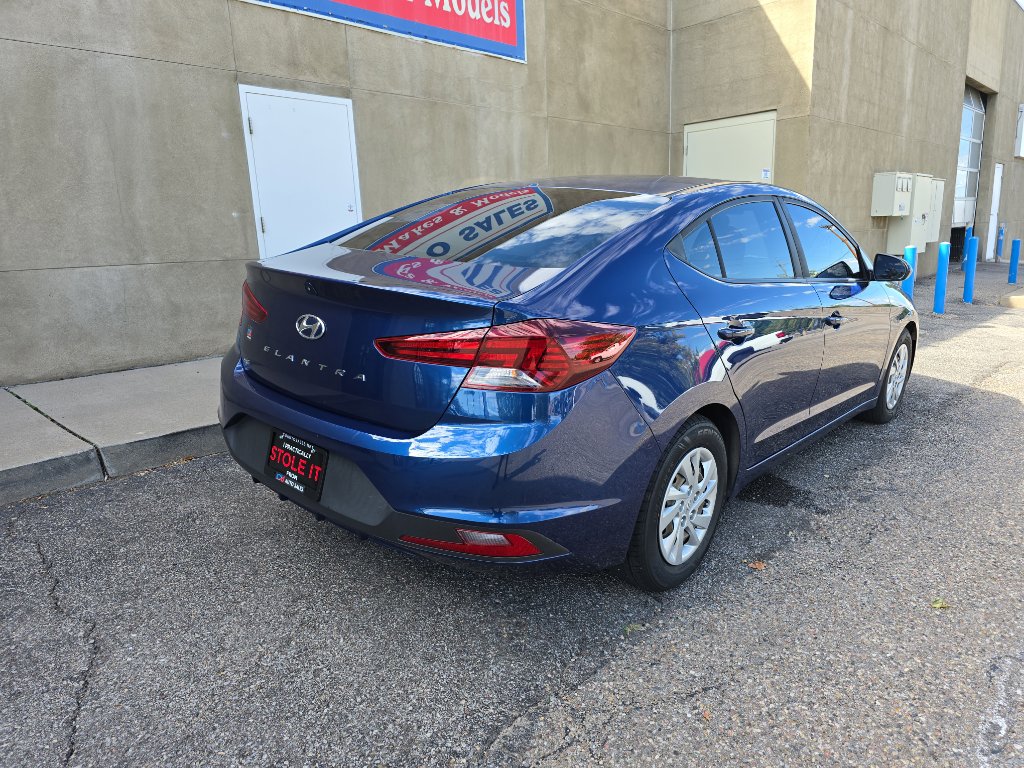 2019 Hyundai Elantra SE photo 2