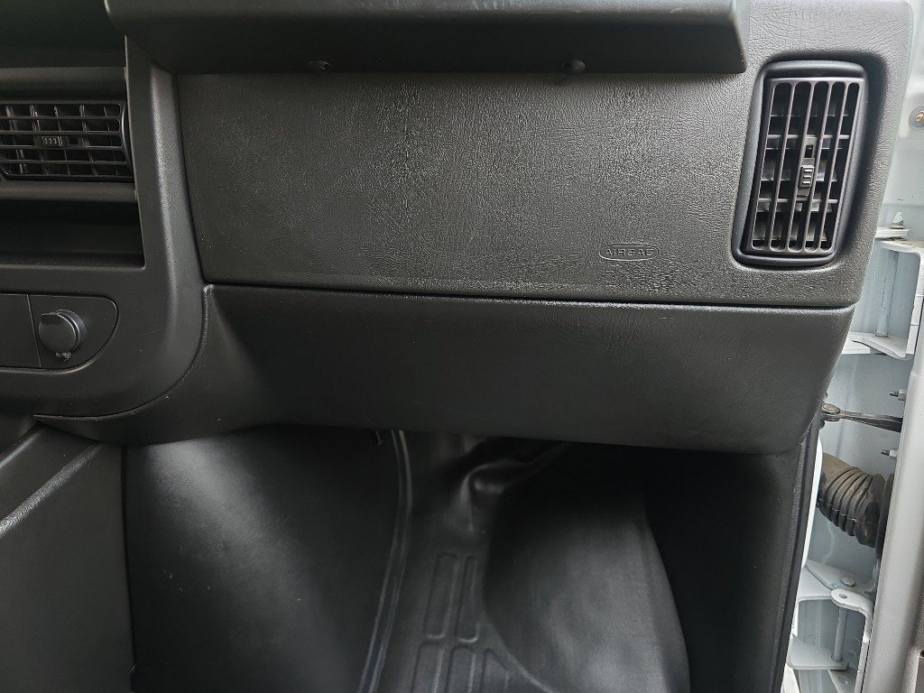 2024 GMC Savana Cargo Work Van - Photo 20