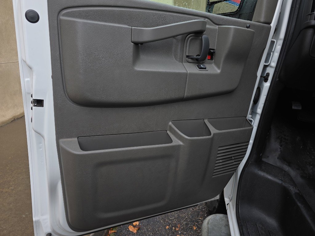 2024 GMC Savana Cargo Work Van - Photo 23
