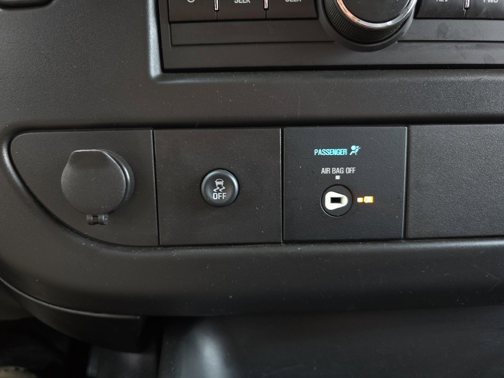 2024 GMC Savana Cargo Work Van - Photo 18