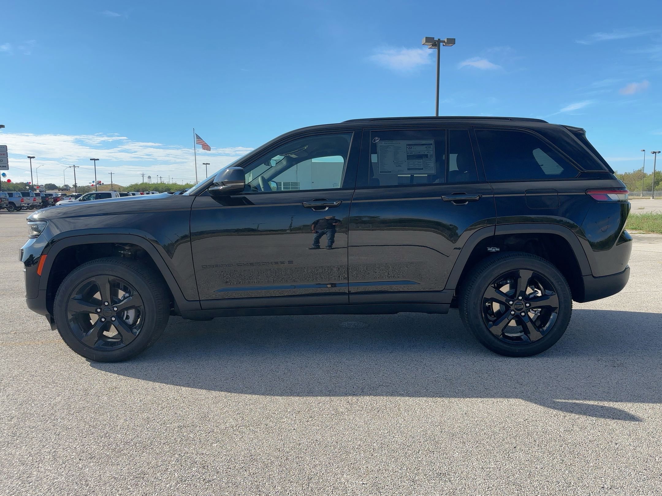 2025 Jeep Grand Cherokee Altitude photo 2