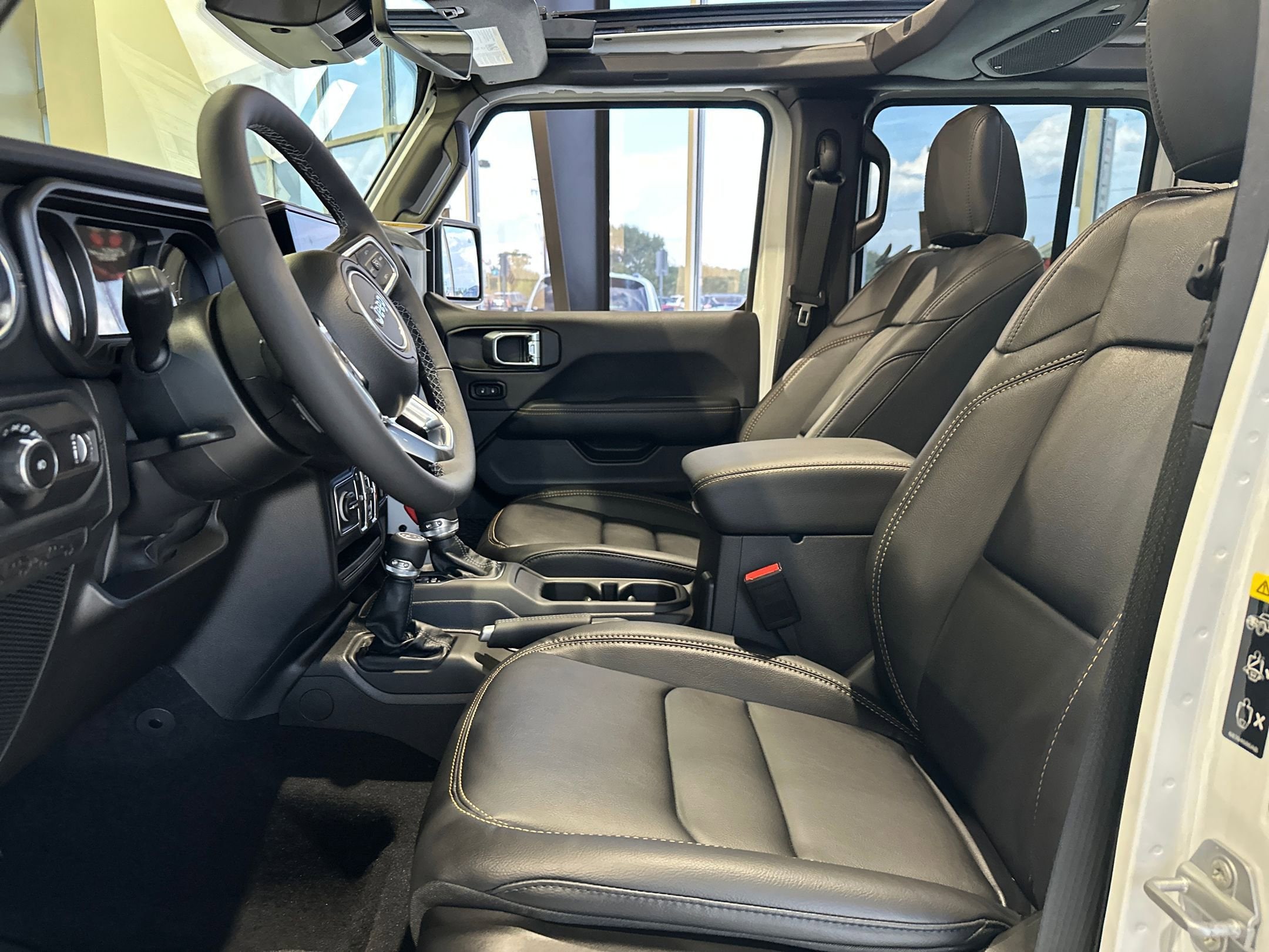 2025 Jeep Wrangler 4-Door Sahara - Photo 9