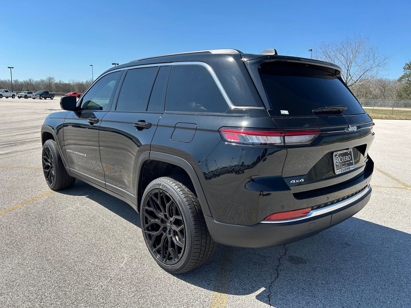 2025 Jeep Grand Cherokee Laredo photo 3