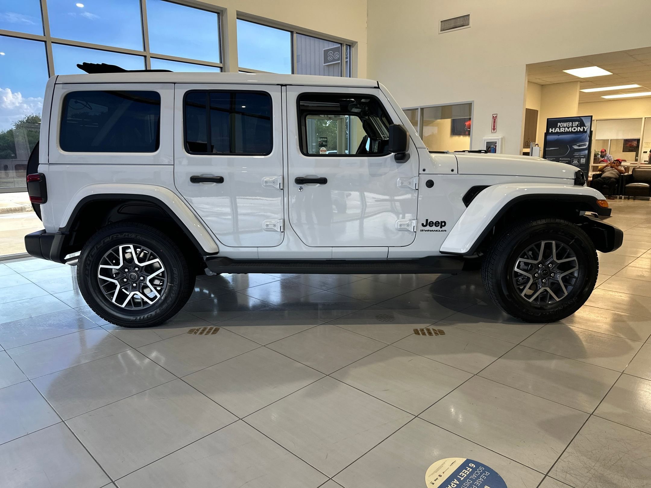 2025 Jeep Wrangler 4-Door Sahara - Photo 6